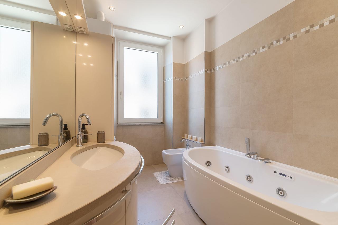 Colosseum Roomy Apartment Roma Eksteriør bilde